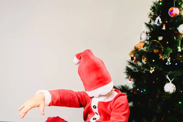 Menino Tímido Com Rosto Entupido Expressões Conceitos Natal — Fotografia de Stock