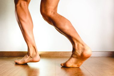Arka bacak, soleus ve Gastroknemius kas, bir sporcunun fotoğraf kasları.