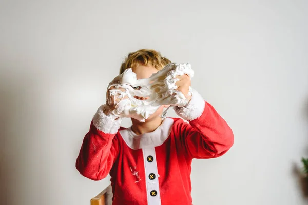 Dítě Kostýmu Santa Hrát Holení Bavit Vánocích — Stock fotografie