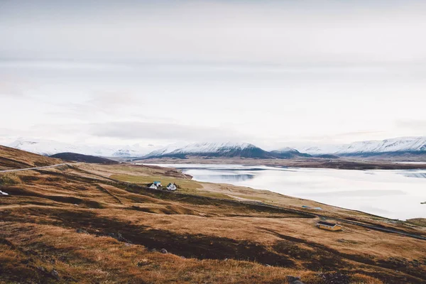 Χωριό Αγροκτήματα Μια Αγροτική Περιοχή Των Βουνών Της Ισλανδίας Χιονισμένα — Φωτογραφία Αρχείου