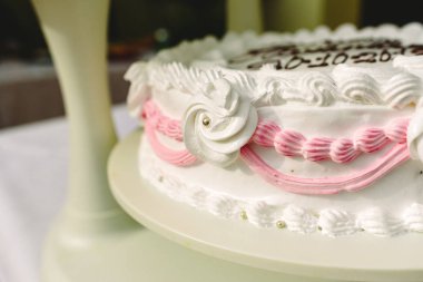 Yeni evliler figürler pastayla mamülleri.