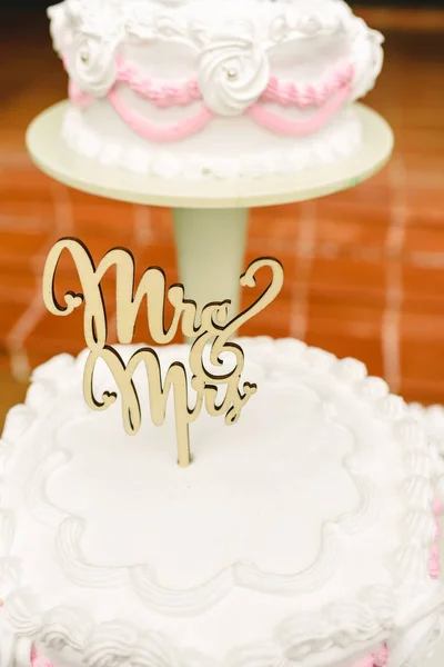 Grooms Cake Newlyweds Figurines — Stock Photo, Image