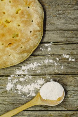 Pizza Calzone eski ahşap tablo