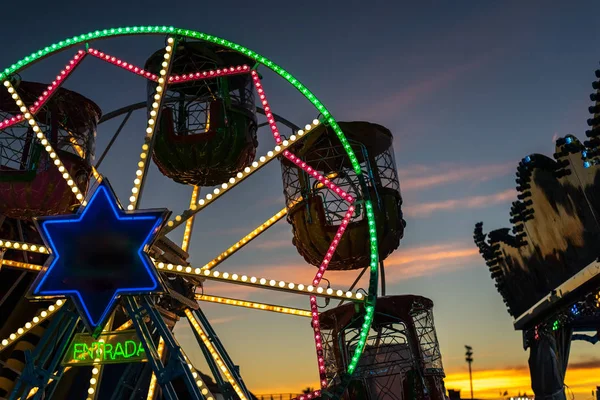 Valencia Spanje December 2018 Pretpark Schemering Met Reuzenrad Achtergrond — Stockfoto