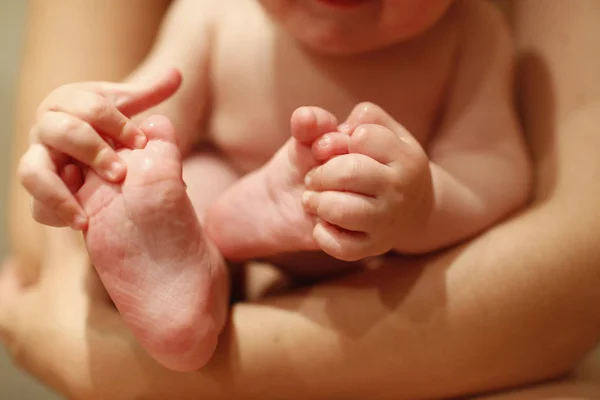 Very Flexible Baby Biting Sucking His Feet Hands — Stock Photo, Image