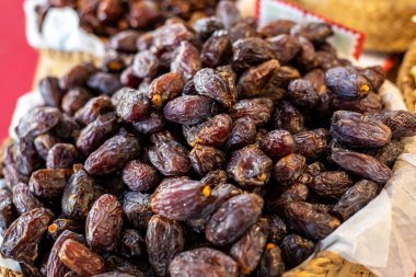 Kuru üzüm, tarihleri ve diğer şekerli meyveler, şeker kaplı, bir pazarda Satılık.