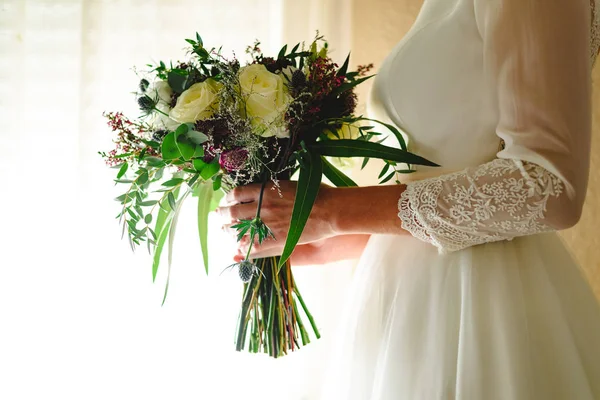 Sposa Tenendo Suo Bouquet Nozze — Foto Stock