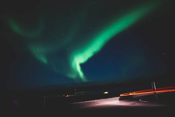 夜にアイスランドのオーロラ — ストック写真