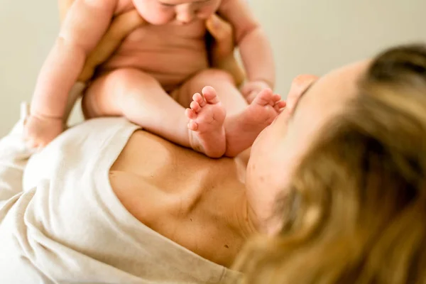 Pies Recién Nacido Pequeños Delicados — Foto de Stock