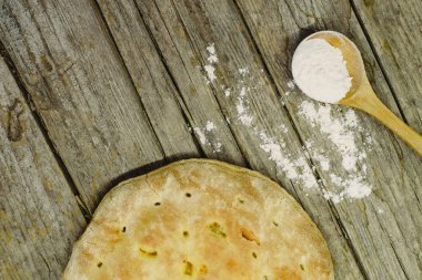 Pizza Calzone eski ahşap tablo