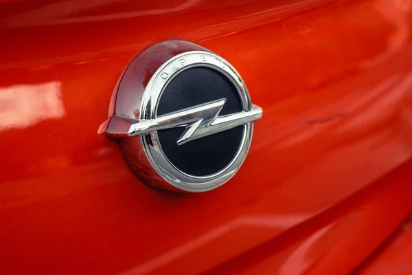 Valência Espanha Janeiro 2019 Logotipo Fabricante Automóveis Opel Veículo Estacionado — Fotografia de Stock