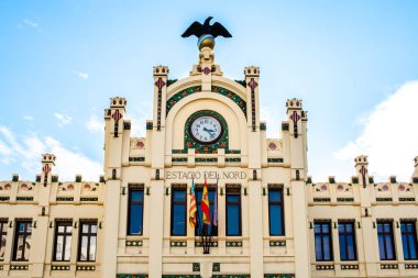 Cephe ve kuleleri Kuzey Tren İstasyonu Valencia.