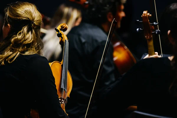 Mujer Violinista Durante Concierto Fondo Negro — Foto de Stock