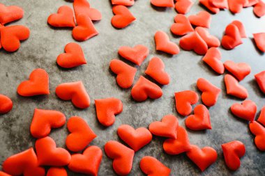 Usar Sevgililer günü için kırmızı romantik kalplerin arka plan