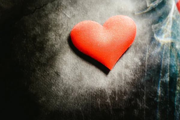 Rode Harten Een Donkere Achtergrond Concept Van Cardiovasculaire Gezondheid Voor — Stockfoto