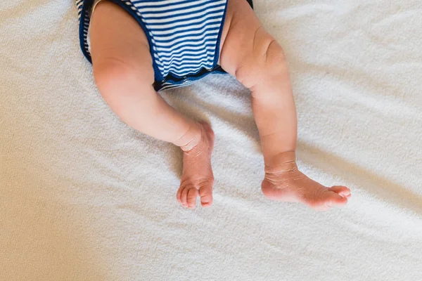 新生婴儿的小的脚 — 图库照片