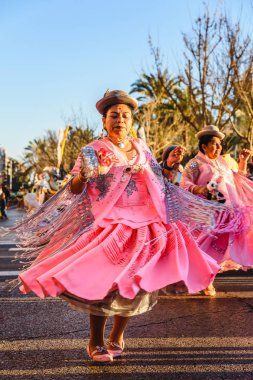 Valencia, İspanya - 16 Şubat 2019: Dansçı ile geleneksel