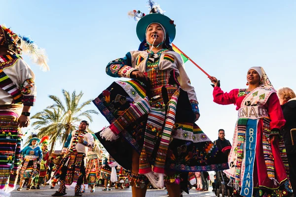 Валенсия Испания Февраля 2019 Года Женщина Исполняющая Боливийский Народный Танец — стоковое фото