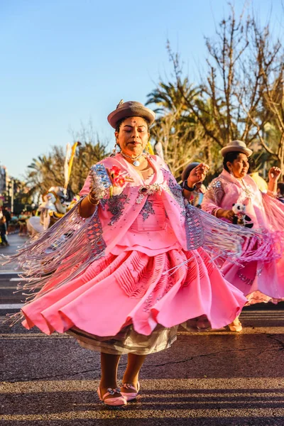 Valence, Espagne - 16 février 2019 : Danseuse avec le traditionnel — Photo