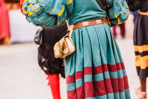 Detalle Los Trajes Los Actores Disfrazados Con Ropa Medieval Antigua — Foto de Stock