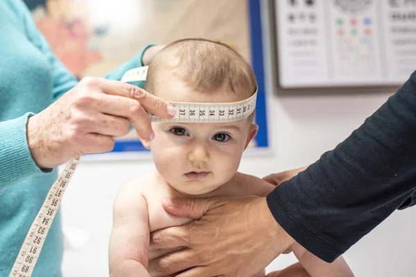 Nurse Measuring Cranial Perimeter Baby Clinic Tape Measure — Stock Photo, Image