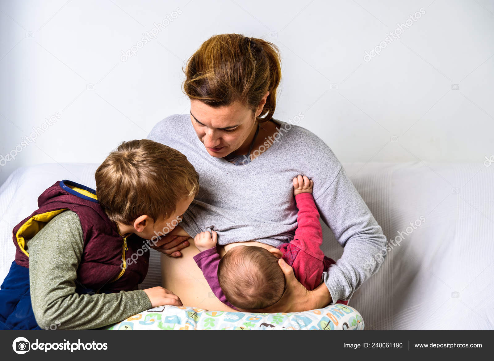 Tandem Breastfeeding Two Babies Twin Feeding Pillow – Things For