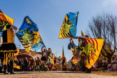 Valencia, İspanya-27 Ocak 2019: İtalyan bayrakları-Dançıları, Sbandie