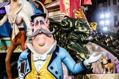 Valencia, İspanya - 19 Mart 2019: Ayrıntı güzel ve geleneksel San Jose gecede yakılmak üzere Fallas, renkli anıtlar üretilen.