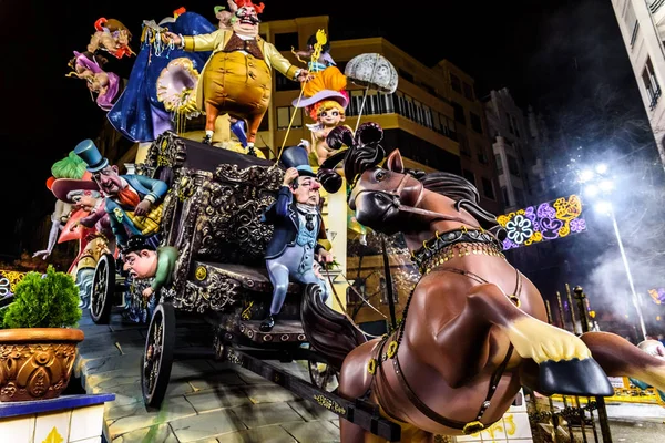 Valencia, España - 19 de marzo de 2019: Detalle de las hermosas y tradicionales Fallas, coloridos monumentos fabricados para ser quemados en la noche de San José . — Foto de Stock