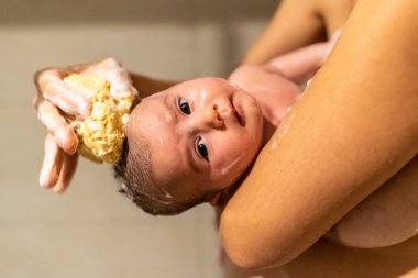 Bakım yeni doğan, Bebek hygi için özel doğal sabun ile sünger