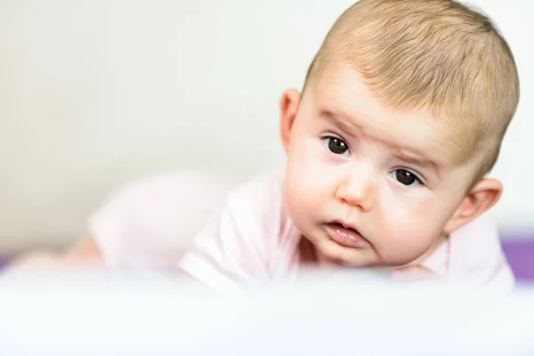 Adorable y tierno bebé — Foto de Stock