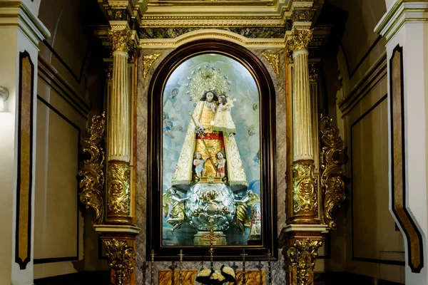 Valencia, Spanyolország-március 30, 2019: szobor a Virgen de Los — Stock Fotó
