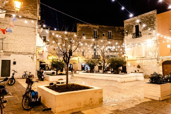 Bari, Italia - 12 de marzo de 2019: Largo Albicocca Piazza degli Innam — Foto de Stock
