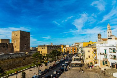 Bari, İtalya - 10 Mart 2019: Svevo kalesinin ve s