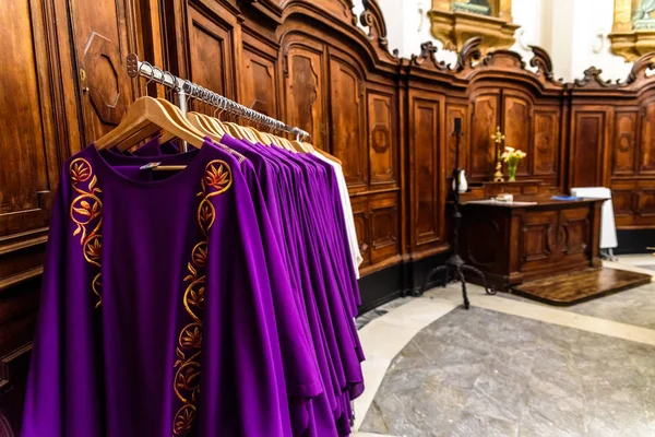 Bari, Italia - 10 de marzo de 2019: Sacristía de la Basílica de San Sa — Foto de Stock