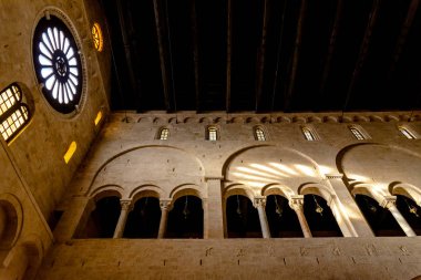 San Sabin Katedrali Bazilikası ana nef Iç