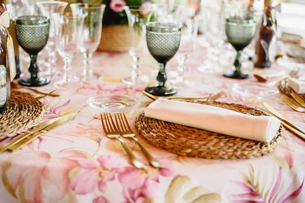 户外桌子，装饰典雅的婚宴，机智 — 图库照片