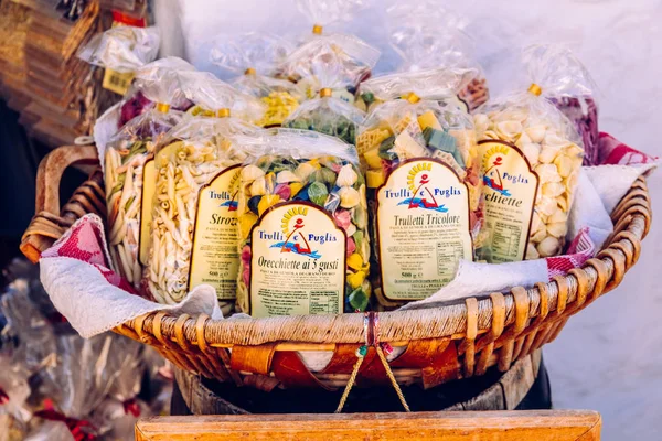 Matera, Italia - 11 de marzo de 2019: Productos tradicionales italianos — Foto de Stock
