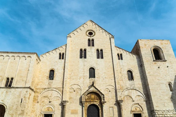 Fachada de la basílica menor de San Nicolás de Bari . — Foto de Stock