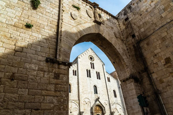 Fachada de la basílica menor de San Nicolás de Bari . — Foto de Stock