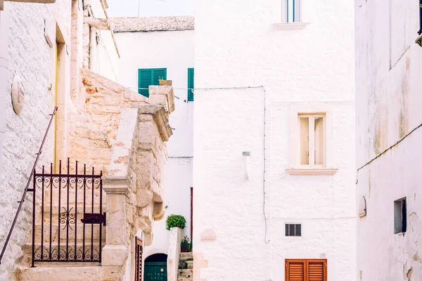 Smala gatorna i den vackra staden Bari, perfekt för Strollin — Stockfoto