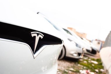 Valencia, Ispanya-Ocak 19, 2019: Tesla elektrikli araba burun ile