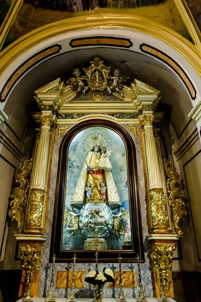 Valencia, Španělsko-30. březen 2019: socha Virgenu de Los — Stock fotografie