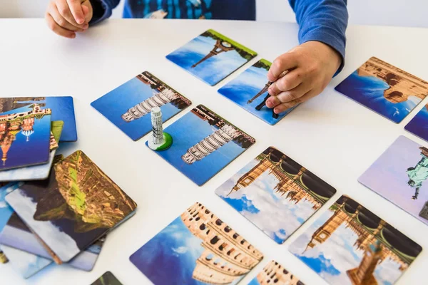 Valencia, İspanya - 4 Nisan 2019: Ünlü anıtları ile kartlar 