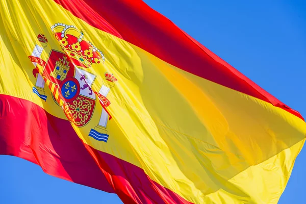 Primer plano de la bandera de España ondeando al viento . — Foto de Stock