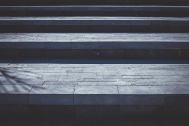 Geniş granit merdivenler, konseptte soyut arkaplan olarak kullanmak için