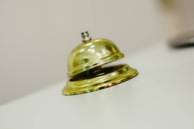 Bir otelde bellman aramak için eski çan, Servis çan otel altın