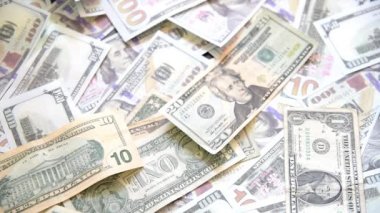  Euro faturaları Amerikan doları banknotları bir yığın kamera önünde düşen, ABD Avrupa ticaret savaşı