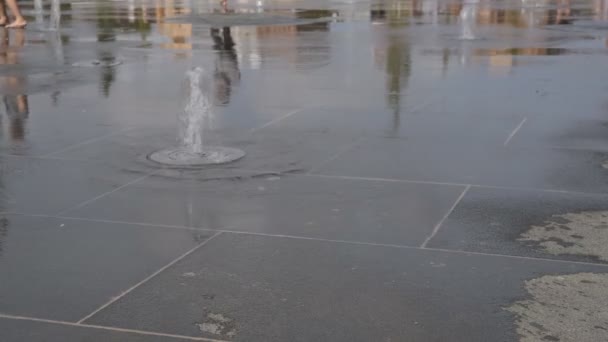 Wasserstrahl Vom Boden — Stockvideo