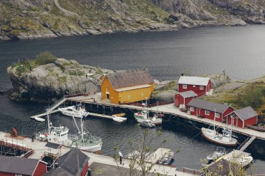 Nusfjord, Norveç - 28 Mayıs 2015: Küçük balıkçı vi havadan görünümü